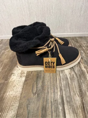 Sanuk Black Ankle Boot with Brown Laces and Trim Size 7 thumbnail 9