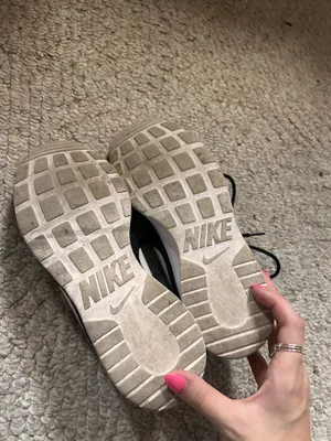 Nike Women’s Sneakers thumbnail 8
