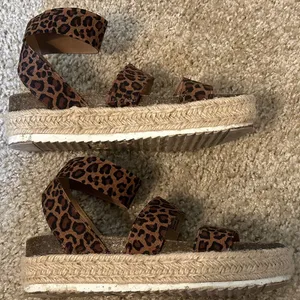Time & Tru Walmart Leopard Platform Espadrilles Sandals Women's Size 7 thumbnail 2