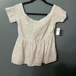 NWT Old Navy Off The Shoulder Top thumbnail 1