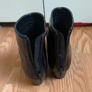 Qupid Black Croc Embossed Pointed Toe Ankle Boots‎ Back Zip Block Heel US 6.5 thumbnail 3