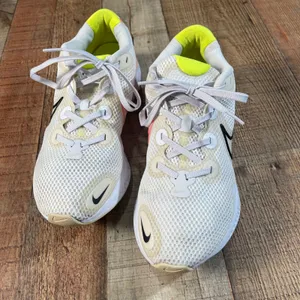 Nike Renew Run Womens 9.5 White Pink Lime Green Blast Running Shoes CK6360-005 thumbnail 2