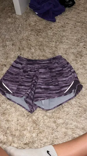 Lululemon Hotty Hots Low-Rise 4” thumbnail 3