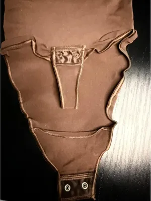 SKIMS Seamless Sculpt Thong Bodysuit Cocoa Brown Small NEW thumbnail 6