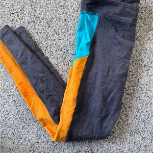 Alo Yoga‎ Ascendant Legging in Colorblock Stormy Heather/Aqua/Flame Small/Medium thumbnail 1