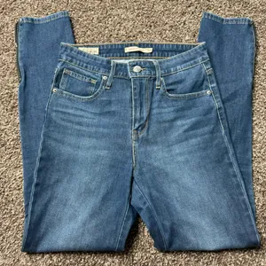 Levi Skinny Jeans  thumbnail 1