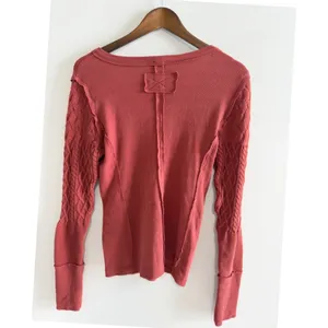 BKE Henley Top Red Waffle Cable Knit Boho Textured Long Sleeve Thermal Small thumbnail 2
