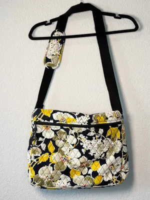 Vera Bradley Dogwood Floral Pattern Quilted Messenger Boho Bag thumbnail 2