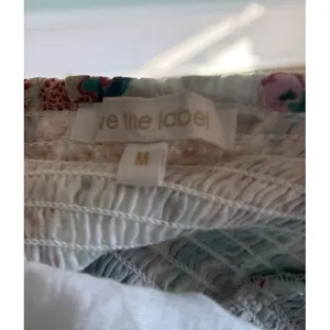 Love‎ The Label Anthropologie 1-Shoulder Floral Mini Dress Medium Smocked Ruffle thumbnail 3