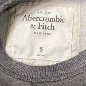 Abercrombie & Fitch muscle sweatshirt. Small. Retails $80 thumbnail 7
