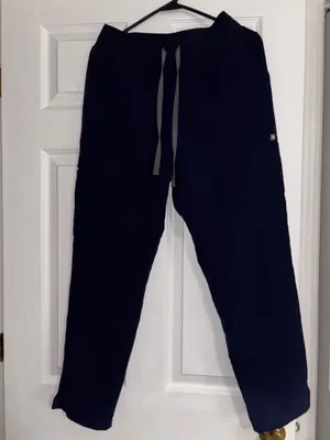 FIGS Straight Leg Scrub Pants | Medium Petite | Excellent Condition thumbnail 2