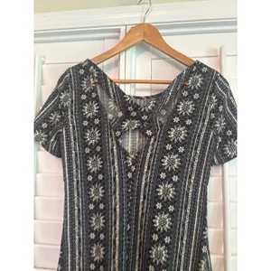 Hollister Black And Gray‎ Floral Dress Size Small thumbnail 5