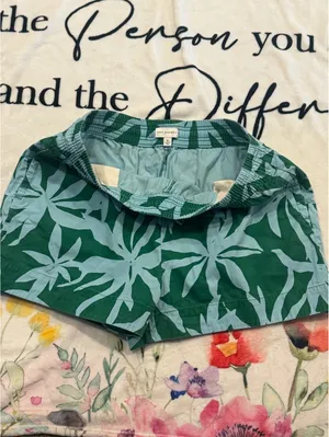 Free Assembly Women's Green Floral Hawaiian Tropical Shorts Size L thumbnail 5