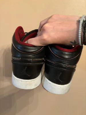 Air Jordan 1 Retro Mid GS 'Black Gym Red' thumbnail 4