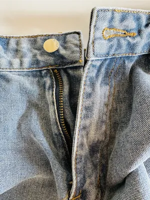 SweatyRocks Light Wash High-Rise Denim Shorts with Frayed Hem Size Medium thumbnail 7