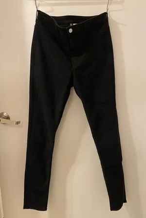 H&M Jet Black Skinny Jeans thumbnail 1