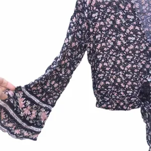 American Eagle Boho Floral Bell Sleeve Blouse Size Medium thumbnail 5