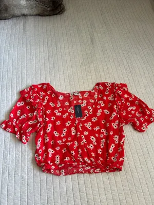 American Eagle red floral crop V faux wrap, ruffle short sleeve BoHo blouse M thumbnail 2