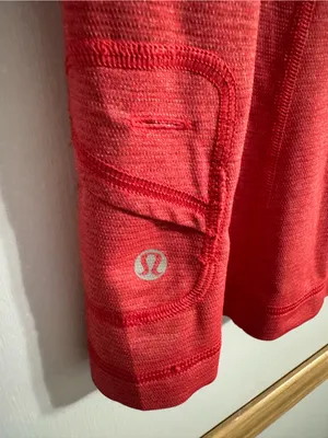 lululemon athletica Team Spirit Tech Short Sleeve Shirt Size 2 thumbnail 7