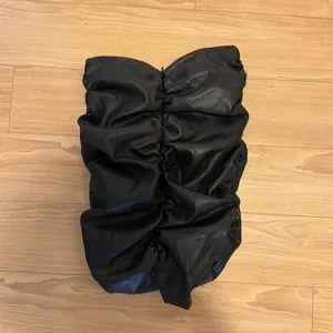 Zara Faux Leather Scrunched Skirt thumbnail 4