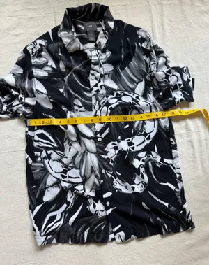 H&M men’s snake print shirt, size small. Trendy, cool thumbnail 8