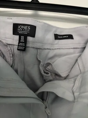 Jones New York Gray capris thumbnail 2