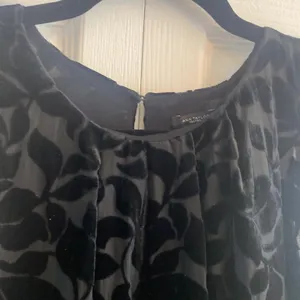 Ann Taylor Velvet Burnout Blouse Womens Size S Black Floral Devore Top Evening thumbnail 3