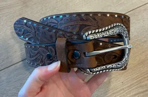 NWT Ariat Women’s Embossed Floral Nail Edge Belt Brown Size 34 thumbnail 1