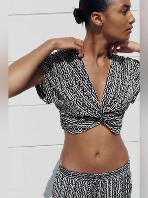 NWT Zara Black & White Geometric Print Front Knot Crop Top Size Large thumbnail 8