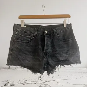 ✨Levi’s 501 Cut Off Sz 27 Shorts Trashed Black Jeans Distressed✨ thumbnail 6