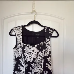 White House Black Market Black 6 White Floral‎ Fit And Flare Dress Day to Night thumbnail 3