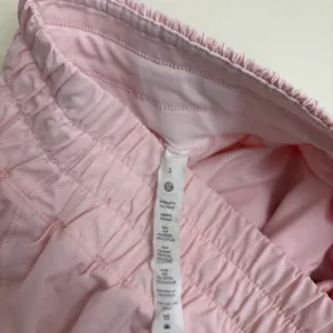 Lululemon Track That Shorts‎ Sz 2 Pink Strawberry Milkshake 5" Running Jogging thumbnail 3