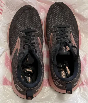 Brooks Women’s Sneakers thumbnail 1