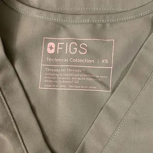 Figs scrubs top women’s size extra small thumbnail 3