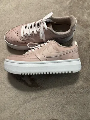 Nike Sneakers Women’s Size 9 Pink Low-Top Sneakers thumbnail 8