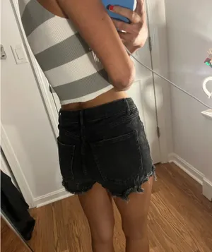 Zara Zara US size 6 Black denim shorts with frayed hem thumbnail 3