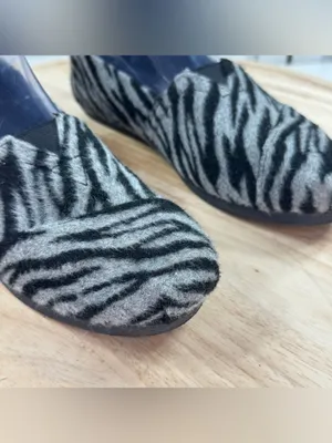 TOMS Alpargata Fuzzy Zebra Slip On Flats Grey Black Size 8 thumbnail 7