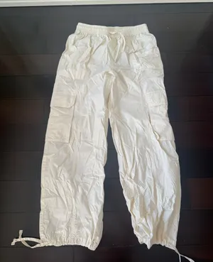 Aerie Cargos thumbnail 1