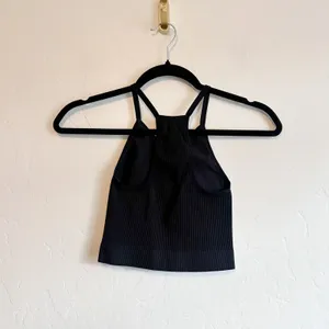 Aritzia Sunday‎ Best | SinchSeamless™ Rib Racerback Crop Top in Black thumbnail 3