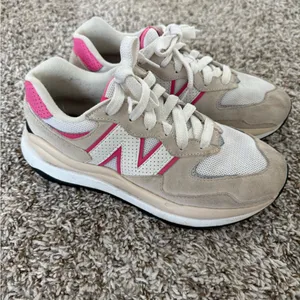 New Balance 57/40 in Pink/white/beige thumbnail 2