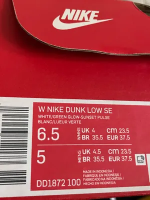 Nike Women’s Dunk Low SE thumbnail 9