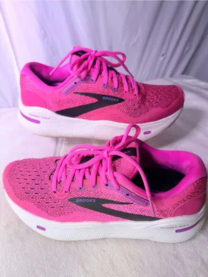 Brooks Ghost Max Women's Running Shoe - Hot Pink & Black thumbnail 3