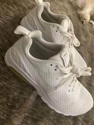 Nike Air Max Motion LW ‘White’ Womens Shoes Size 7.5 thumbnail 2
