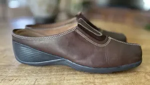 Naturalizer Womens Allia Brown Leather Clogs Slip on Mules Slides Size 8.5M thumbnail 1