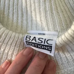 Basic Editions vintage unisex Men's Womens Cream white Crewneck Sweater medium thumbnail 3