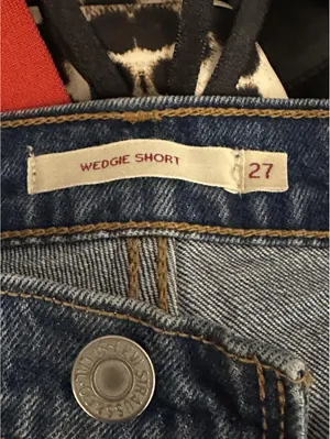Levi's Wedgie Short medium wash cuffed denim jean short Size 27 coastal cowgirl thumbnail 12