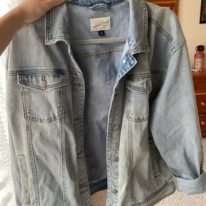 Universal Threads Women's Light Blue Denim Jacket thumbnail 1