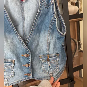 H&M denim vest top vneck button down jean light wash faded sleeveless thumbnail 5