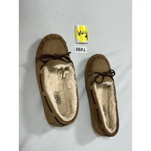 Womans Ugg Slip On Moccasins Size 6 Chestnut Lined thumbnail 3