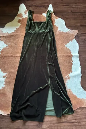 Altar'd State Vow'd dark green crushed velvet bridesmaid dress Size 14 Does not look to be altered thumbnail 1